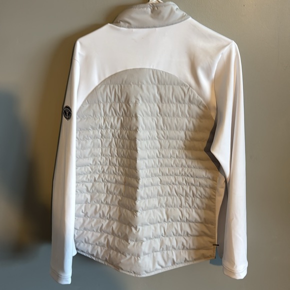 Brand New. Peter Millar Ladies Jacket. Size XL with Medinah on sleeve. - Picture 5 of 10